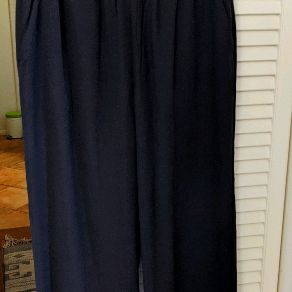 Relaxed fit Everlane pants